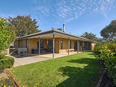 Warragul 4 Slaapkamer Exceptional Space, Light filled Charm & Space for a Shed!