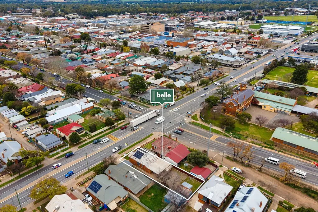 Wagga Wagga 4Habitaciones Renovator's Dream with Huge Potential in Prime Hospital Precinct
