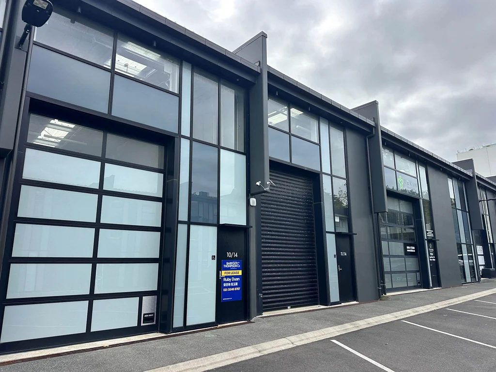 Mount Wellington SHOWROOM WITH EXTENSIVE CHATTELS