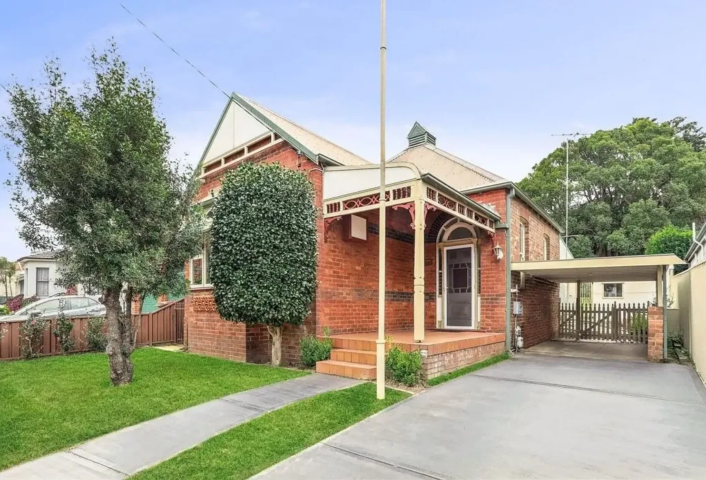 Spacious Family Home with Huge Backyard – Monthly Lawn Maintenance Included!