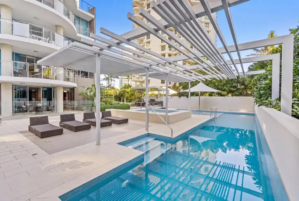 Main Beach 2房  Exceptional Ground Floor Living