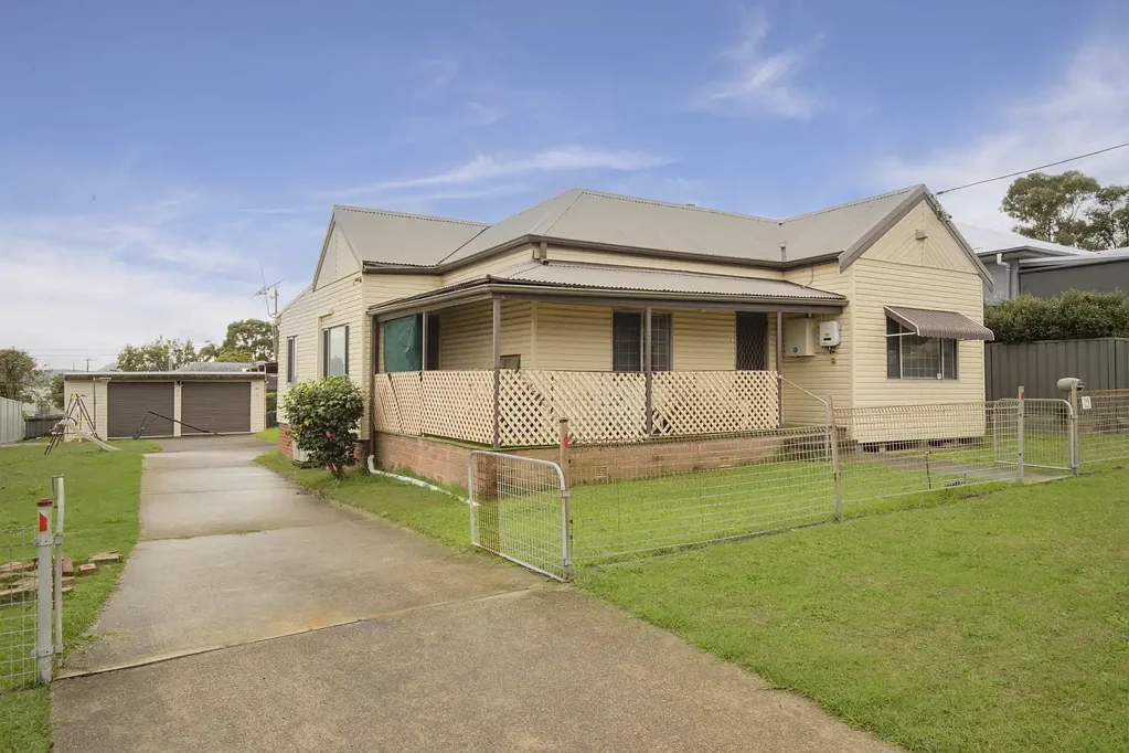 Boolaroo 4房  Wide frontage opportunity with excellent potential in the heart of Boolaroo