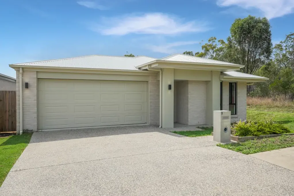 Tannum Sands 4房  Low-Set Brick Beauty in a Quiet Cul-de-Sac