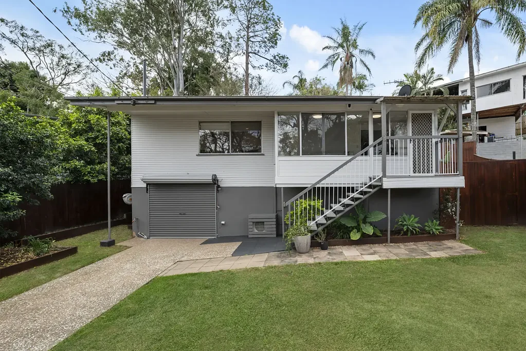 Yeronga 4બેડરૂમ Spacious Family Home in the Heart of Yeronga