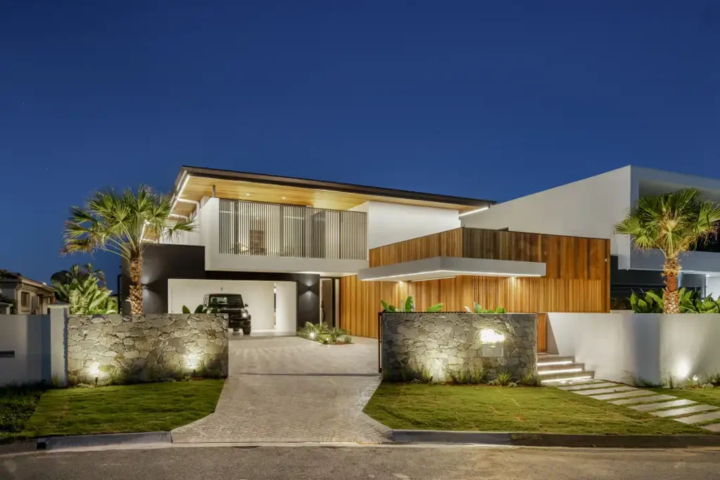 Broadbeach Waters 5ਬੈੱਡਰੂਮ A Brand-New North-Facing Main River Masterpiece