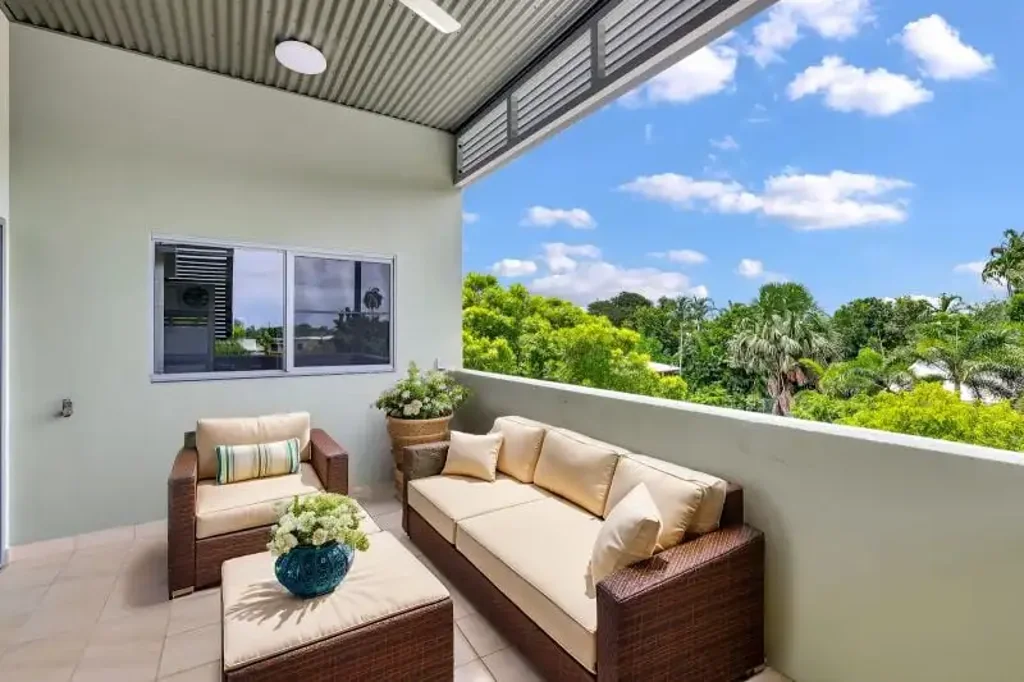 Coconut Grove 2 Bedroom Coconut Grove Apartment with Pool & Secure Parking