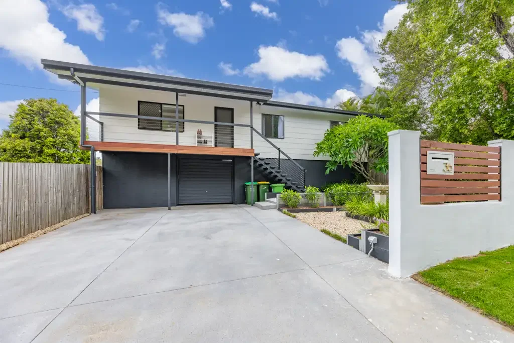 Woodford 3房 全新装修 | 靠近市中心 Fully Renovated | Close to Town Centre