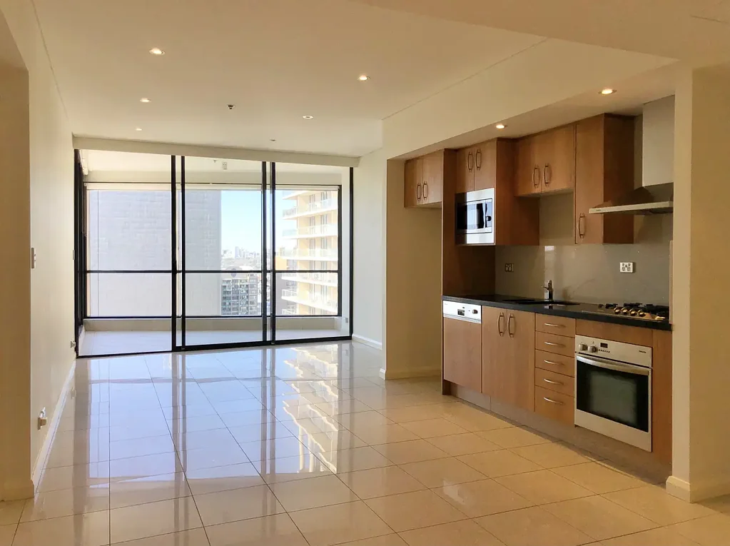 World Tower - perfect city pad
