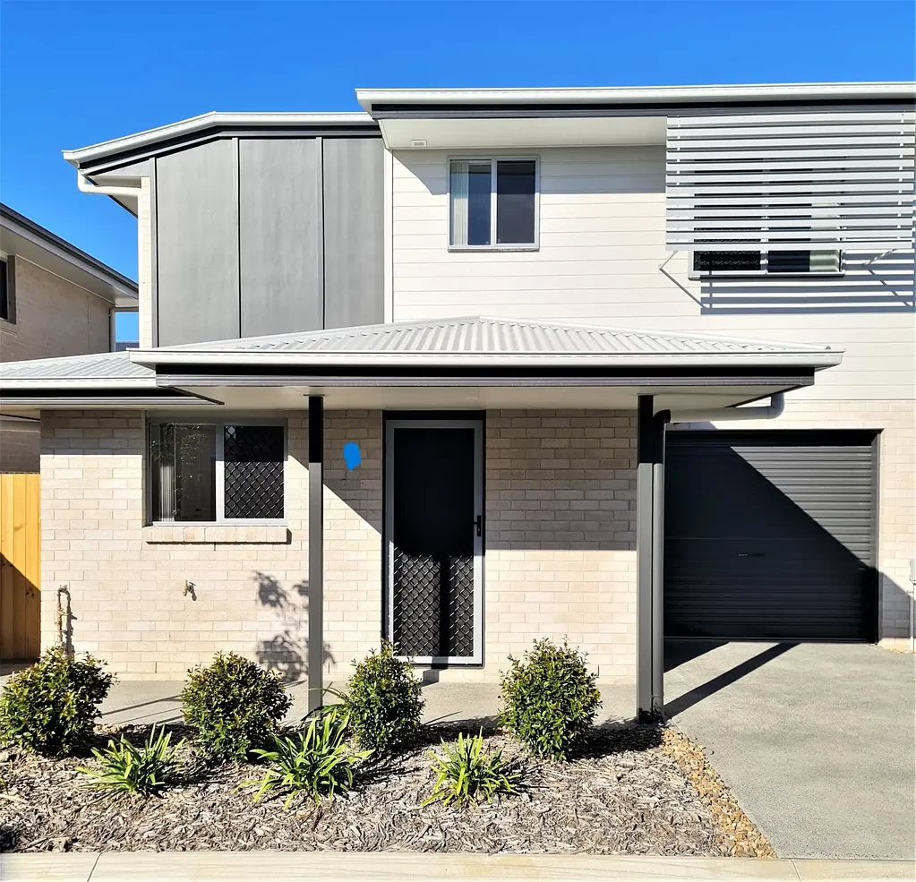 NEAR NEW 3 BEDROOM TOWNHOUSE, AVAILABLE NOW INSPECTIONS BY APPOINTMENT