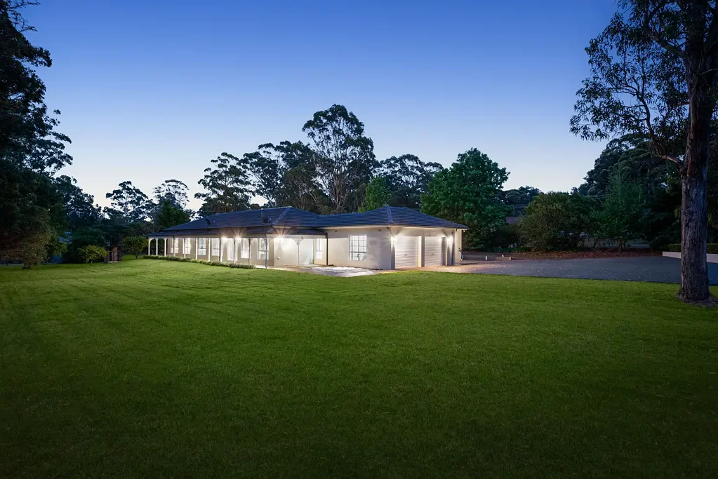 Cranebrook 5房 宽敞五卧 4068sqm阔地 Omega厨房 岛台设计 游泳池石灰华 静谧角落 家庭娱乐佳选 Newly Renovated Family Acreage Home