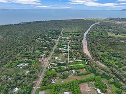 112 Toolakea Beach Road, Bluewater