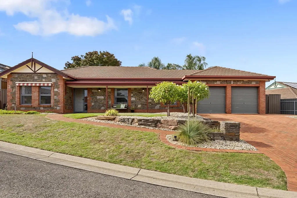 Old Reynella 4 Bedroom Enviable Location - Attractive Family Home