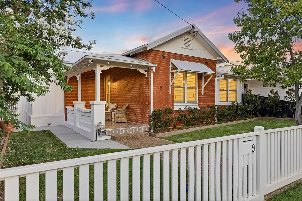 Wagga Wagga 4房  Luxury Redefined – Central Location with Three-Bay Shed
