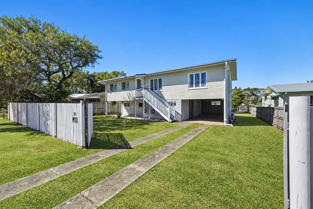 North Mackay 3Zimmer Space, Flexibility & 13.2kW Solar for Effortless Family Living