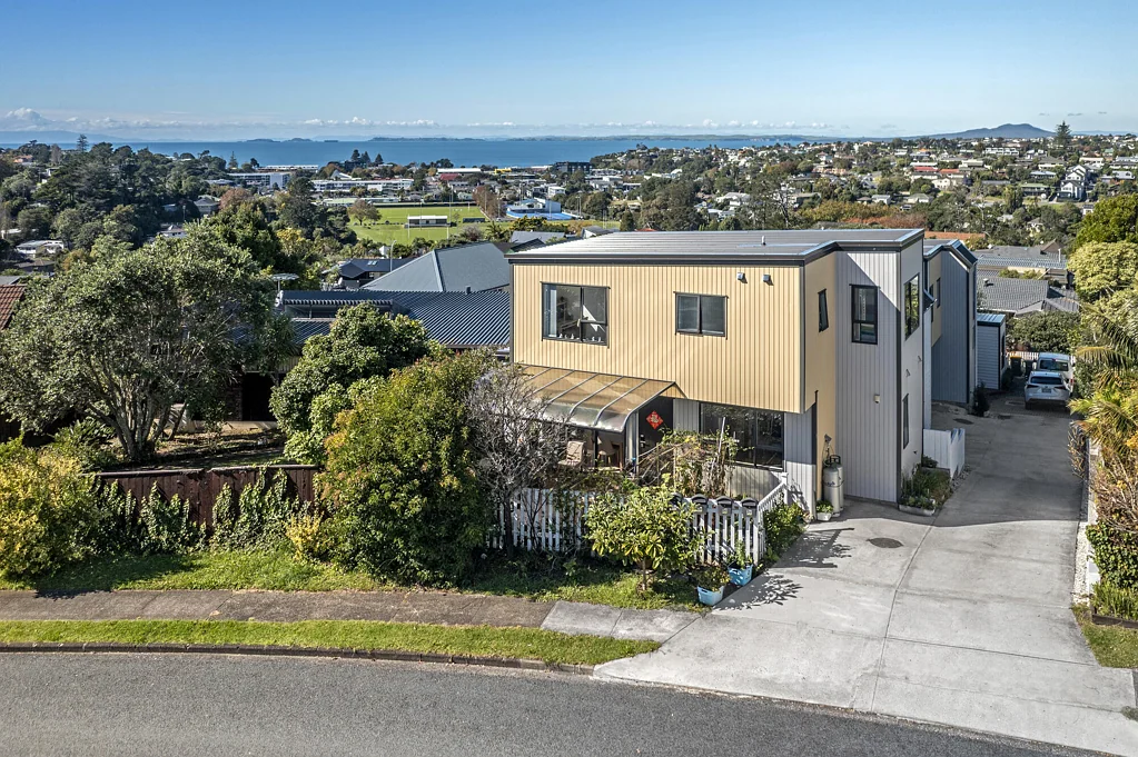 Browns Bay 3房  Standalone Charm, Modern Comfort