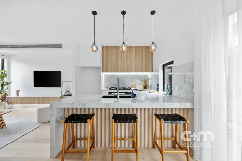 Glenroy 2房 品牌全新联排 2室2卫独立产权 临街朝向 无物业费 私人车道 中心地段 周边配套齐全 现代装修 低维护生活 Brand New & Ready When You Are!