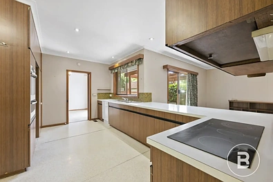 Kusina - 48 BROWNS PDE, WENDOUREE VIC 3355