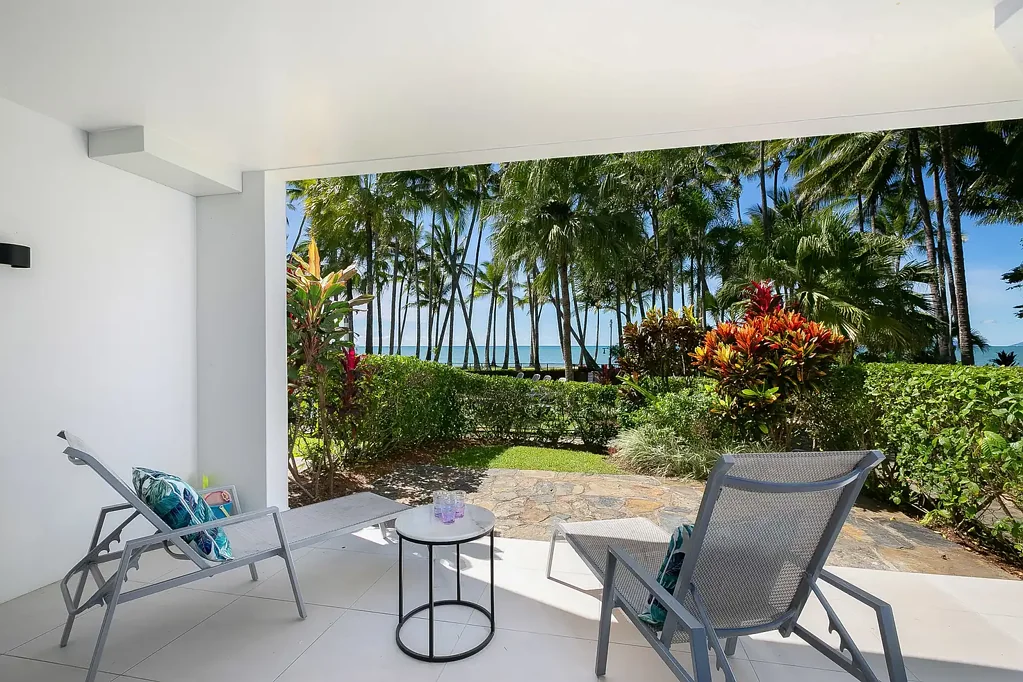 Palm Cove 3Habitaciones Absolute beachfront luxury with ground floor convenience at Alamanda palm cove
