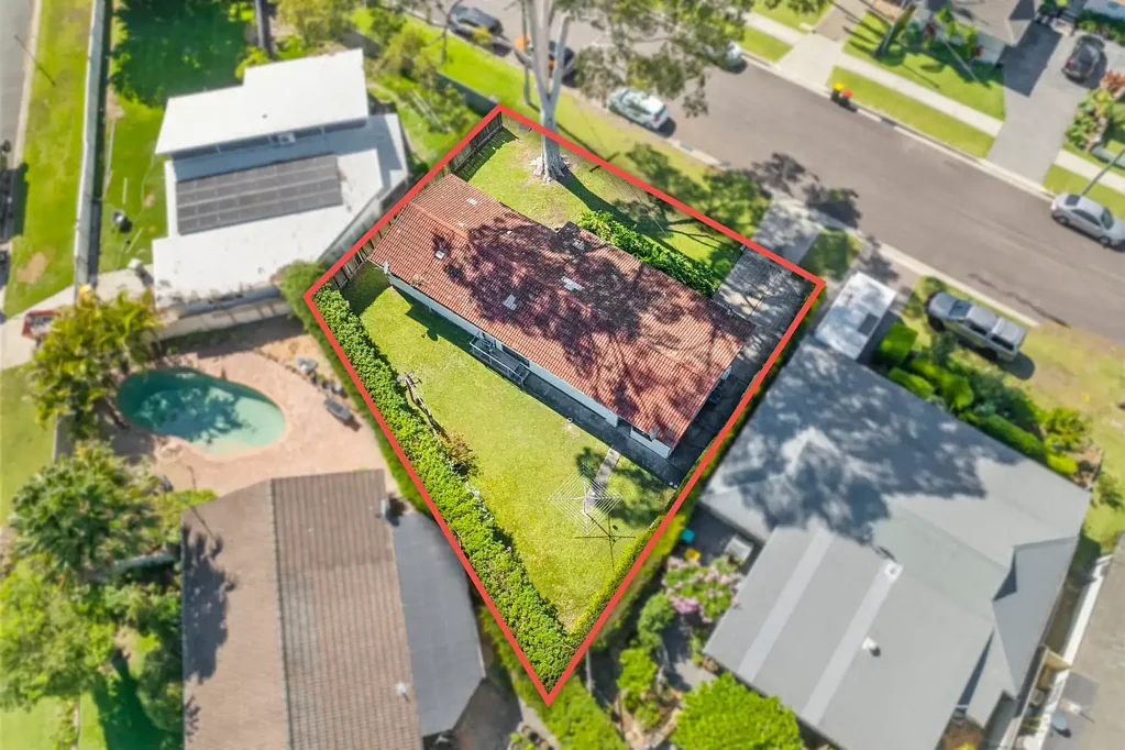 1 Buckingham Road, Berkeley Vale, NSW 2261