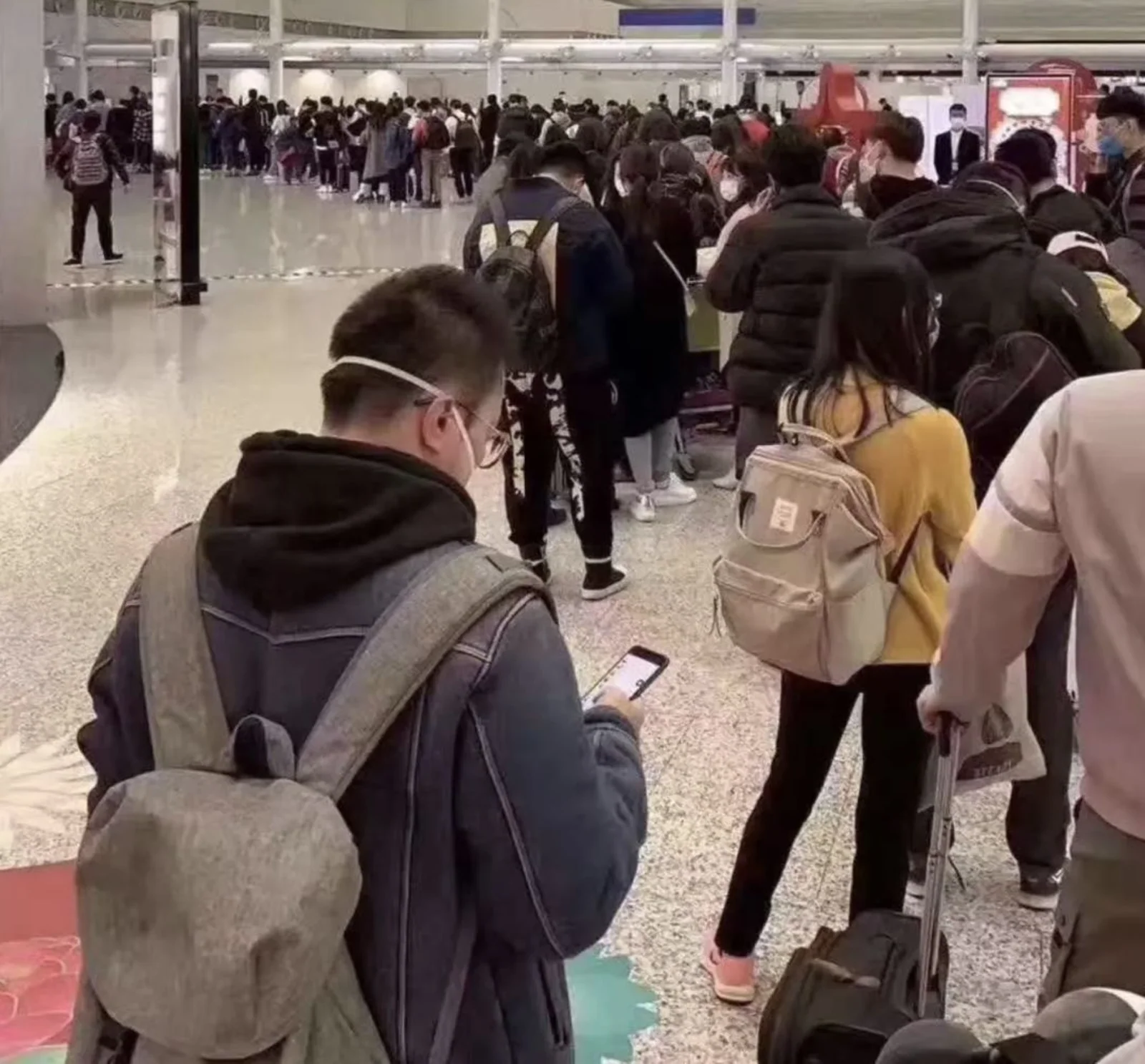 8岁男孩在澳洲被确诊！来自武汉旅行团......