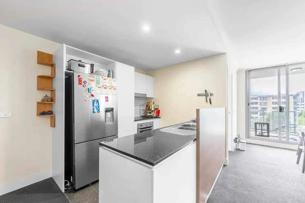 Stunning Fully Furnished 3-Bedroom Apartment – Walk to ANU