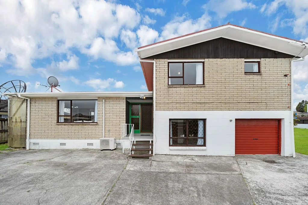 Papatoetoe 4कमरा SOLID HOME WITH POTENTIAL!