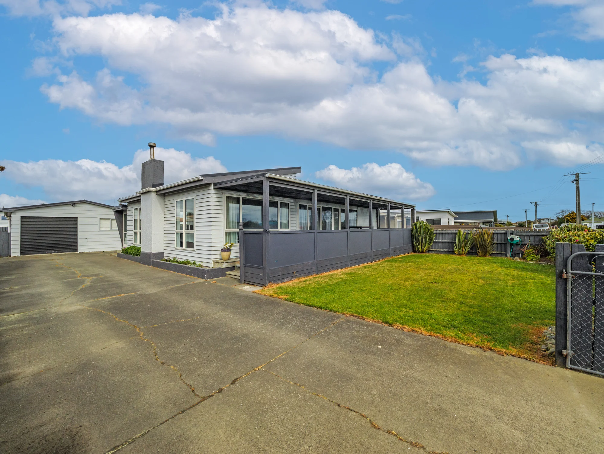 Foxton Beach 3 Bedroom Comfort, Convenience & Coastal Living