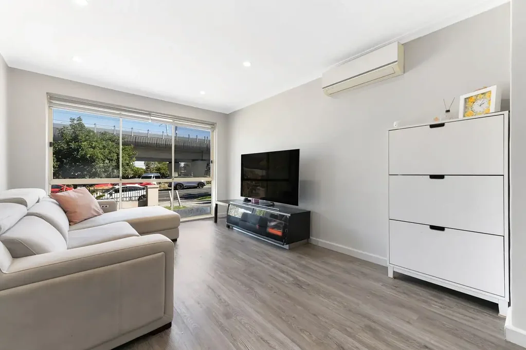 CONFORT TWO-BED ONE-BATH UNIT CLOSE TO CLAYTON STATION
