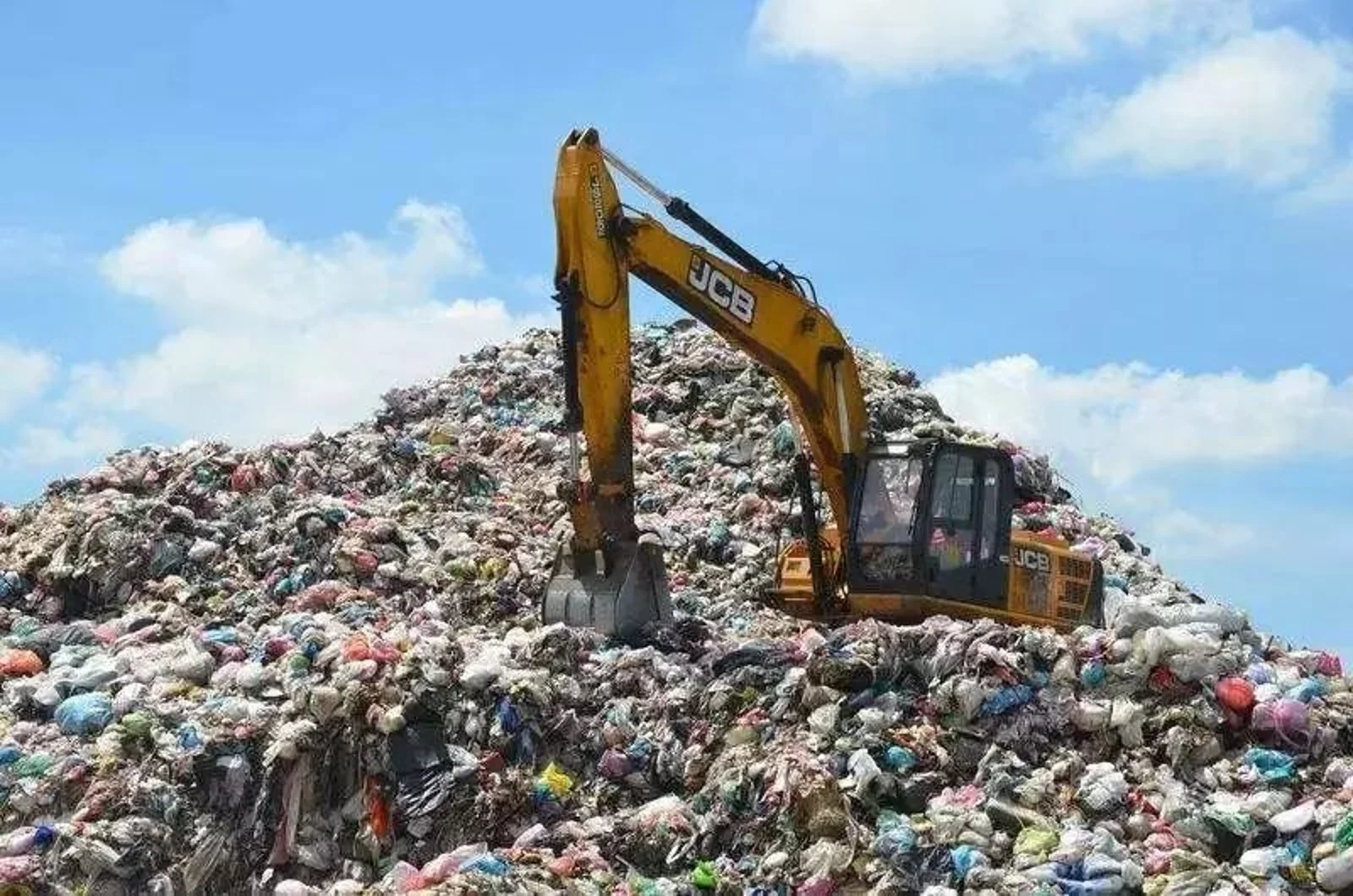 他是哈佛毕业的高材生，却在中国收垃圾，消灭150万塑料，连成龙都为他点赞！