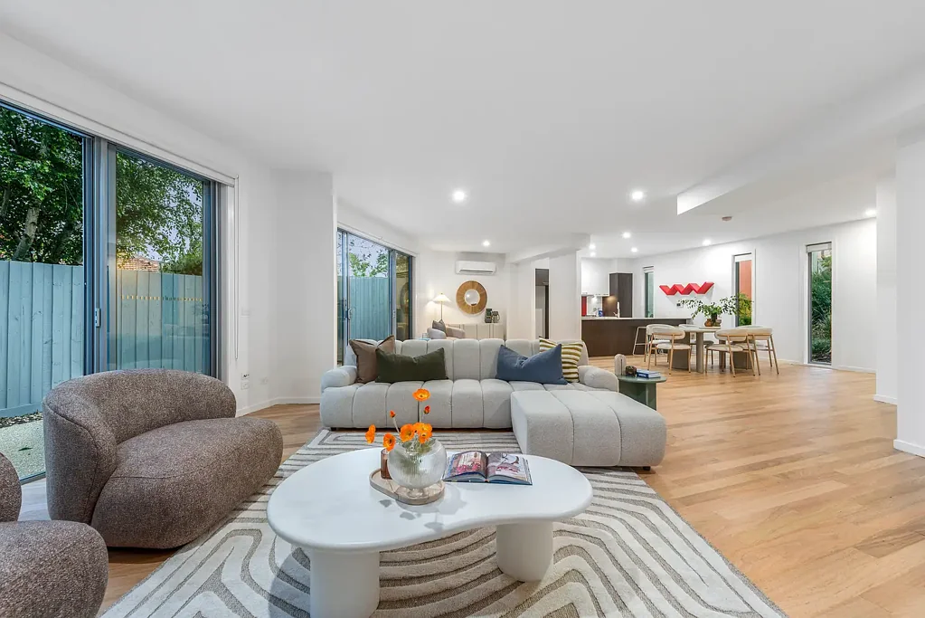 Mentone 3 Slaapkamer Spacious, Sun-Filled & Stylish Park-Side Gem