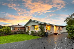 62 Daniels Road, Redwood