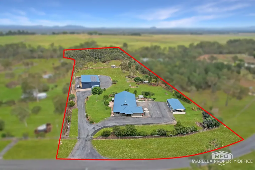 Mareeba 4部屋 ACREAGE RETREAT, MASSIVE SHEDS, 2.55HA