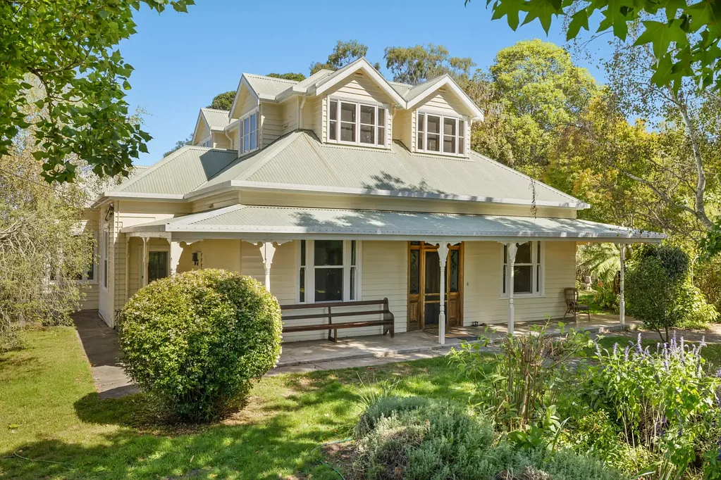 Sale 5 Bedroom Character Home with Rural Outlook