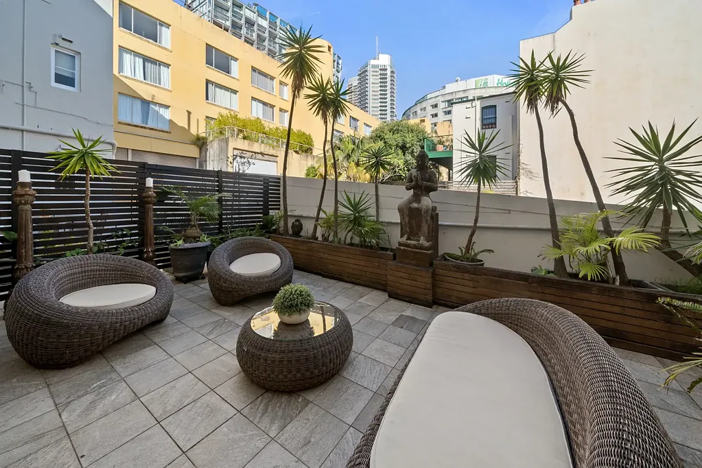 Art Deco executive one bedroom furnished apartment with private outdoor entertaining area. Don't miss this rare apartment!