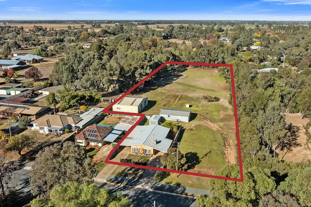 Tatura 3Kwarto Spacious Property with Character, Shedding & Development Potential – Prime Location in Tatura