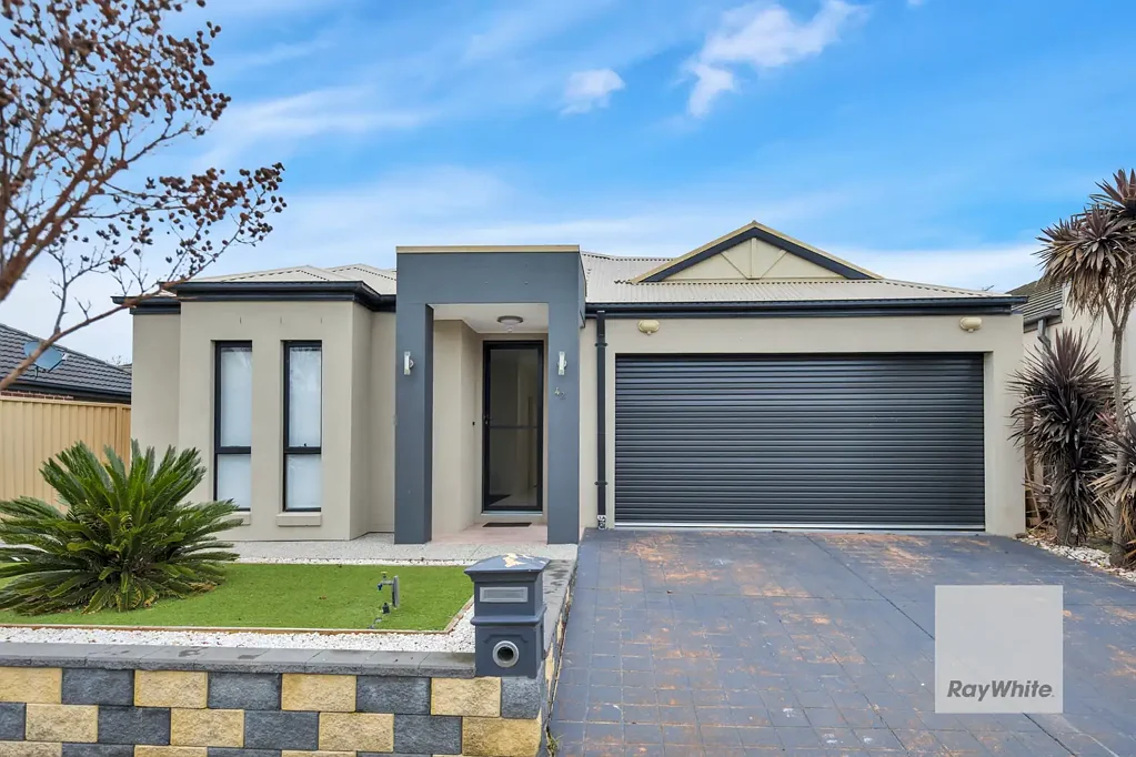 SPACE, COMFORT & LIFESTYLE - THE PERFECT FAMILY HOME IN CAROLINE SPRINGS!