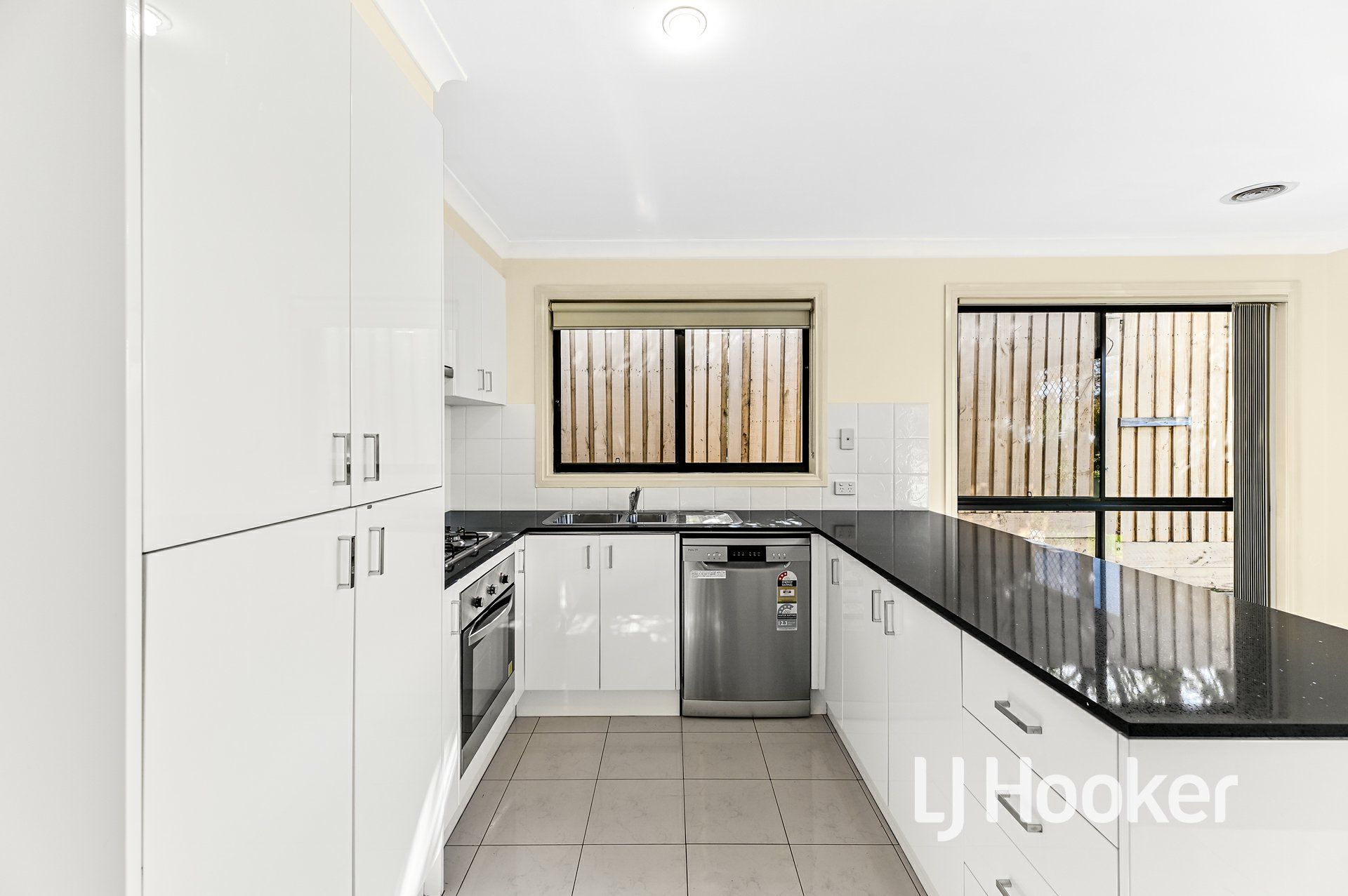 4 MCCLENAGHAN PL, PAKENHAM VIC 3810, 0 ห้องนอน, 0 ห้องน้ำ, Unit