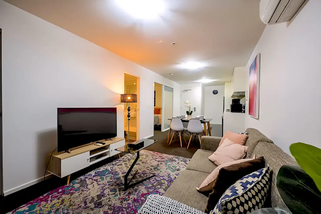 UTILITIES AND FURNITURE INCLUDED | Luxury Southbank Apartment in Mainpoint | 180° City Views