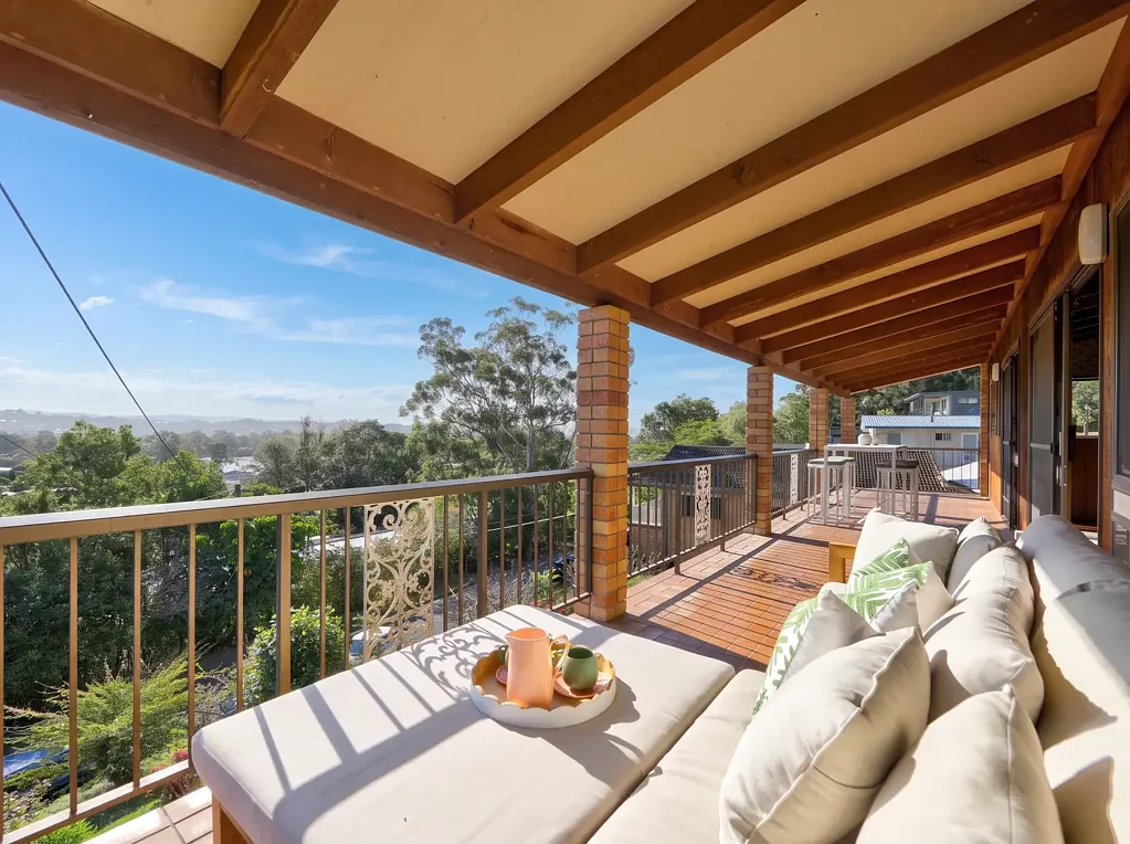 Currumbin 5ਬੈੱਡਰੂਮ ONE PROPERTY. TWO TITLES. THREE VERY GOOD REASONS TO MOVE QUICKLY.