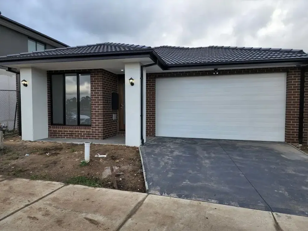 4 BEDROOM HOUSE FOR RENT IN KATALIA!!!