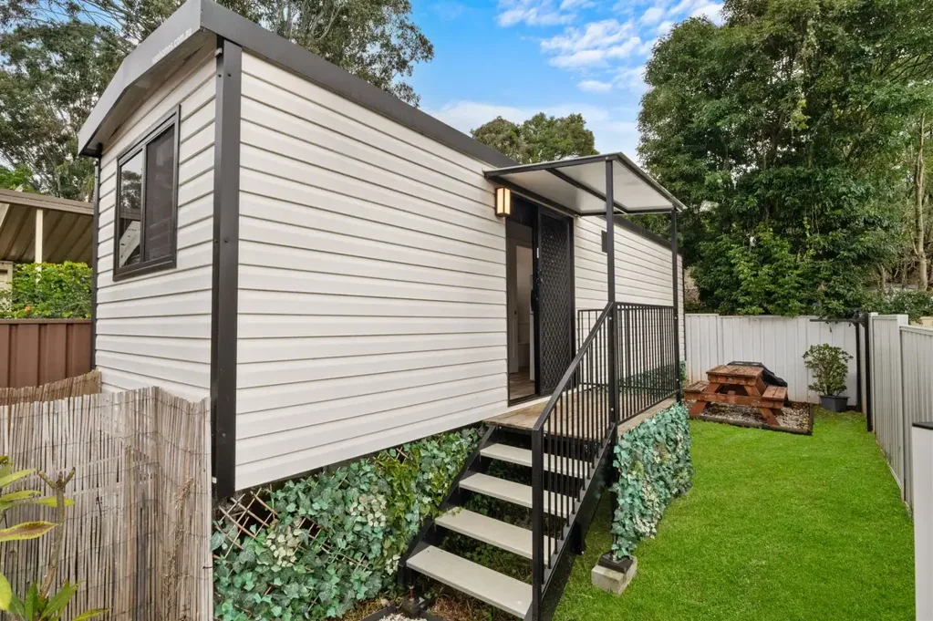 FURNISHED TINY HOME IN THE HEART OF NORTH RICHMOND!!