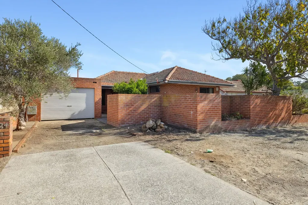 Lockridge 3Moenga Character Home with Future Potential - 749sqm of Possibility!
