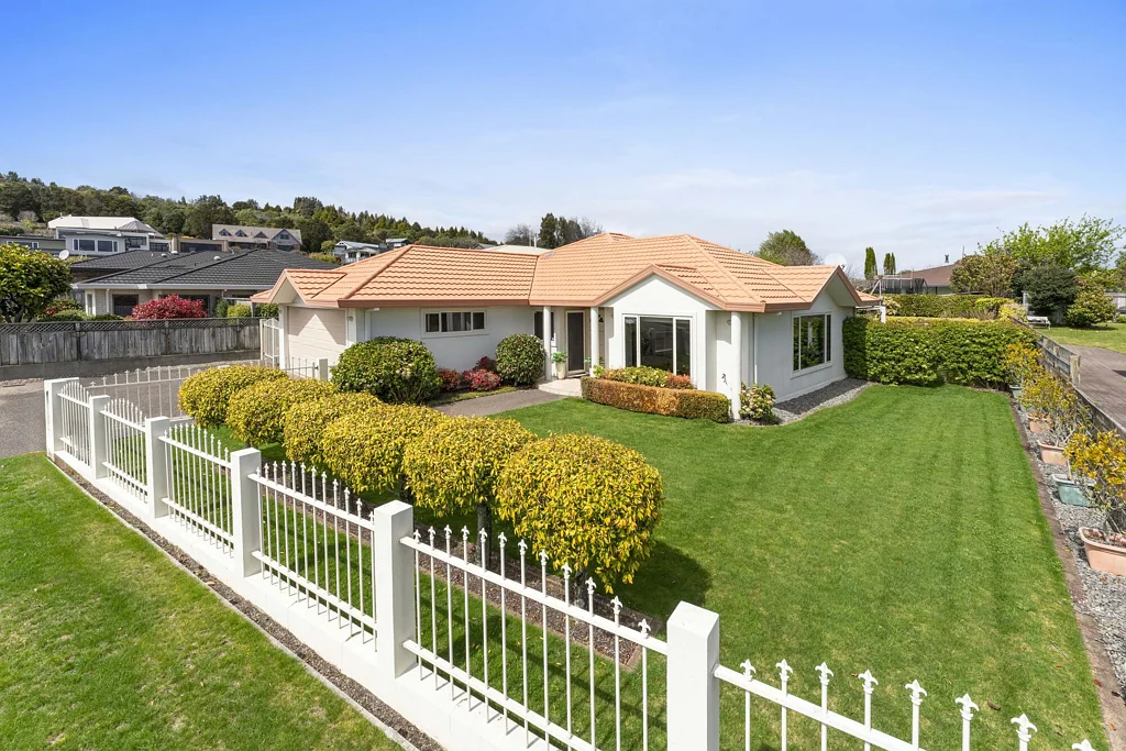 Waipahihi 3 Slaapkamer Unmatched Value in Superb Location