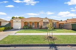 17 Meade Way, Sydenham