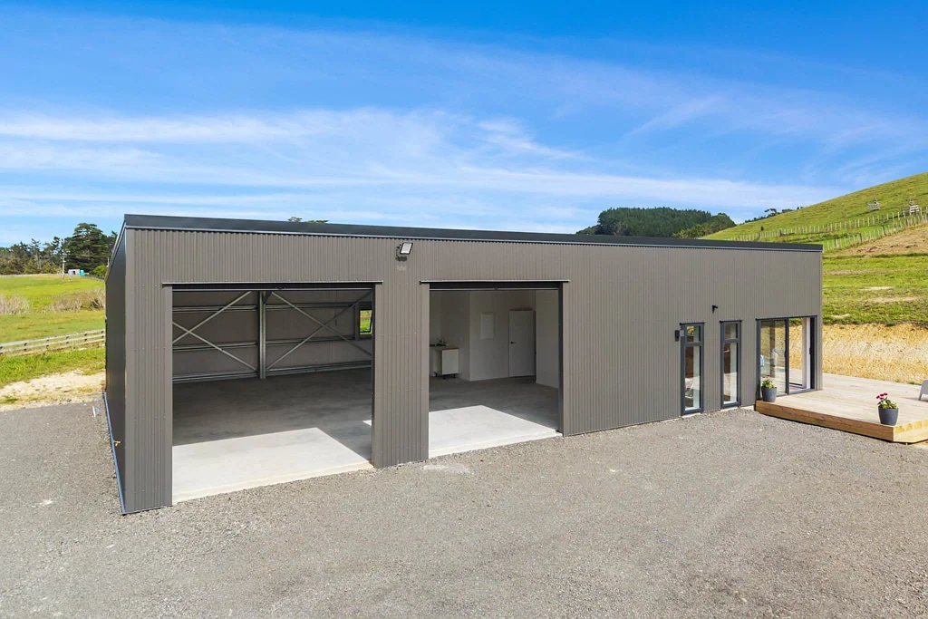 Waimauku 2 Slaapkamer Liveable Shed + Land