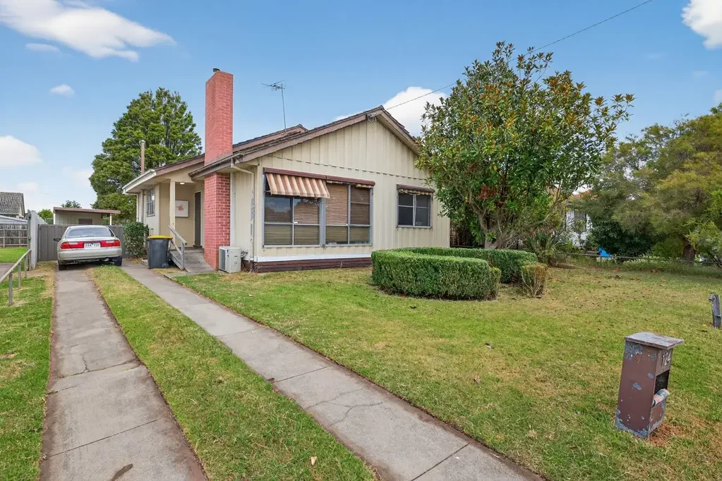 LOW MAINTENANCE 3 BEDROOM HOME