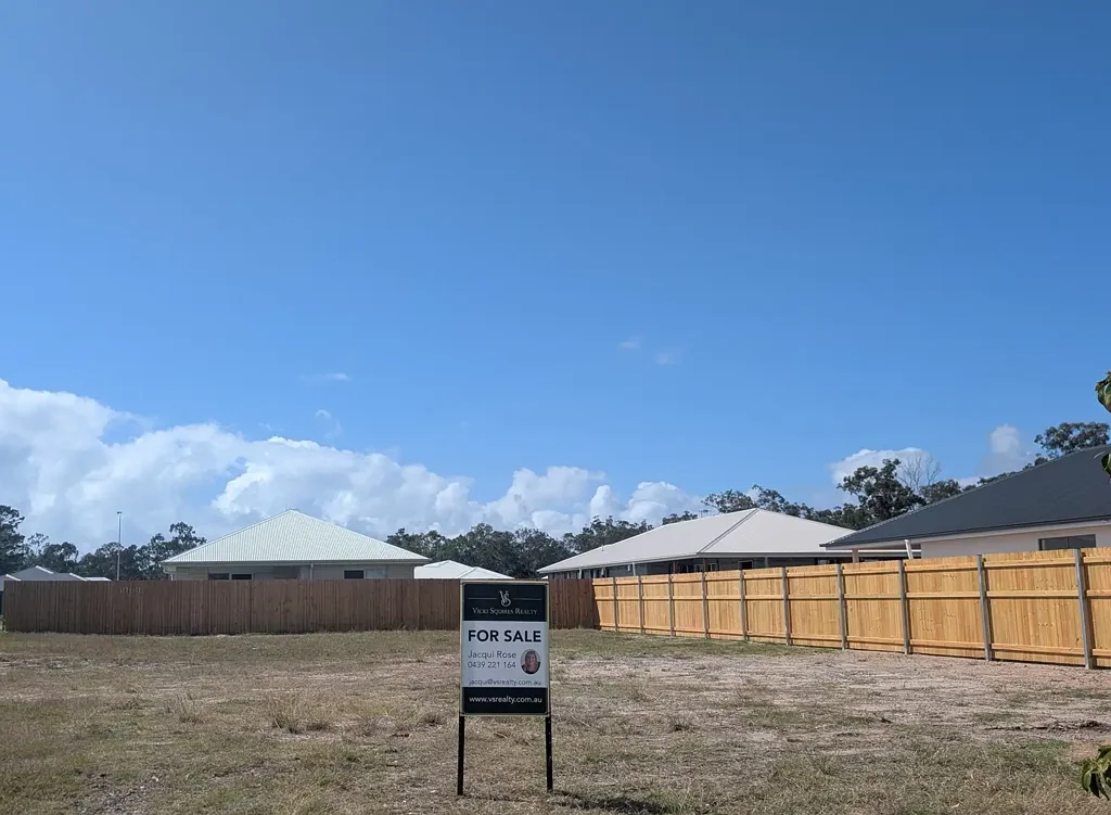Burrum Heads TITLED LAND TWO STREETS FROM THE WATER