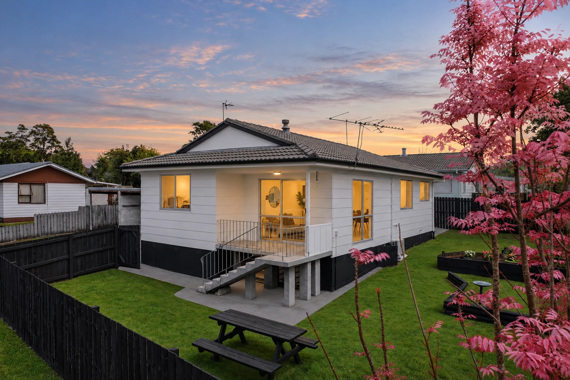 Henderson 3Moenga Standalone Living, Feel Like Brand New!