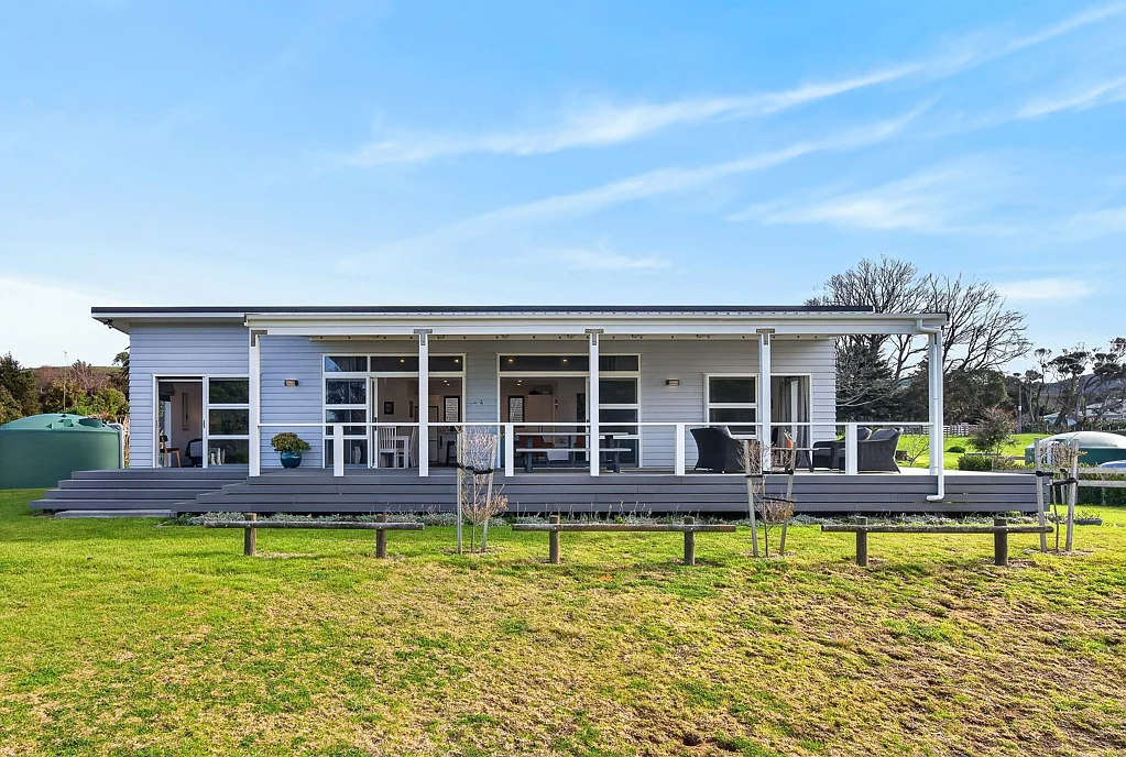 Riversdale Beach 3 Bedroom Steps From the Sea - BEO $799,000