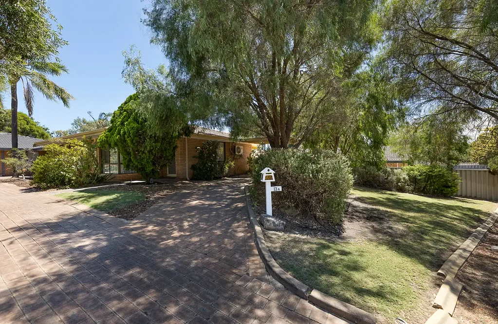 13A Moore Gardens, Kardinya, WA 6163